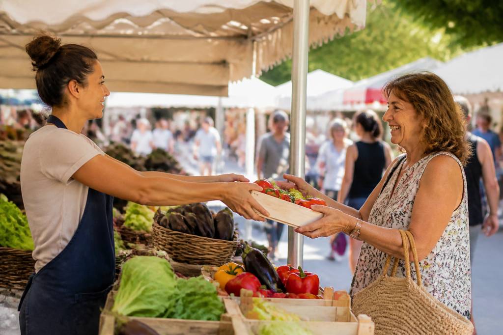 Vendre sur les marchés occasionnellement : les démarches et conseils essentiels